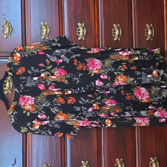 Roaman's Black Floral Button-Down Short Sleeve Shirt - Picture 4 of 9